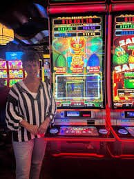 Tampilan layar utama rt777 dengan akses sportsbook dan slot online